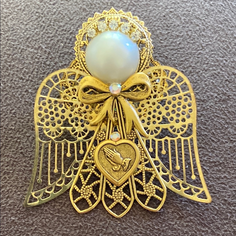 Vintage Gold Angel Brooch with Pearl Accent